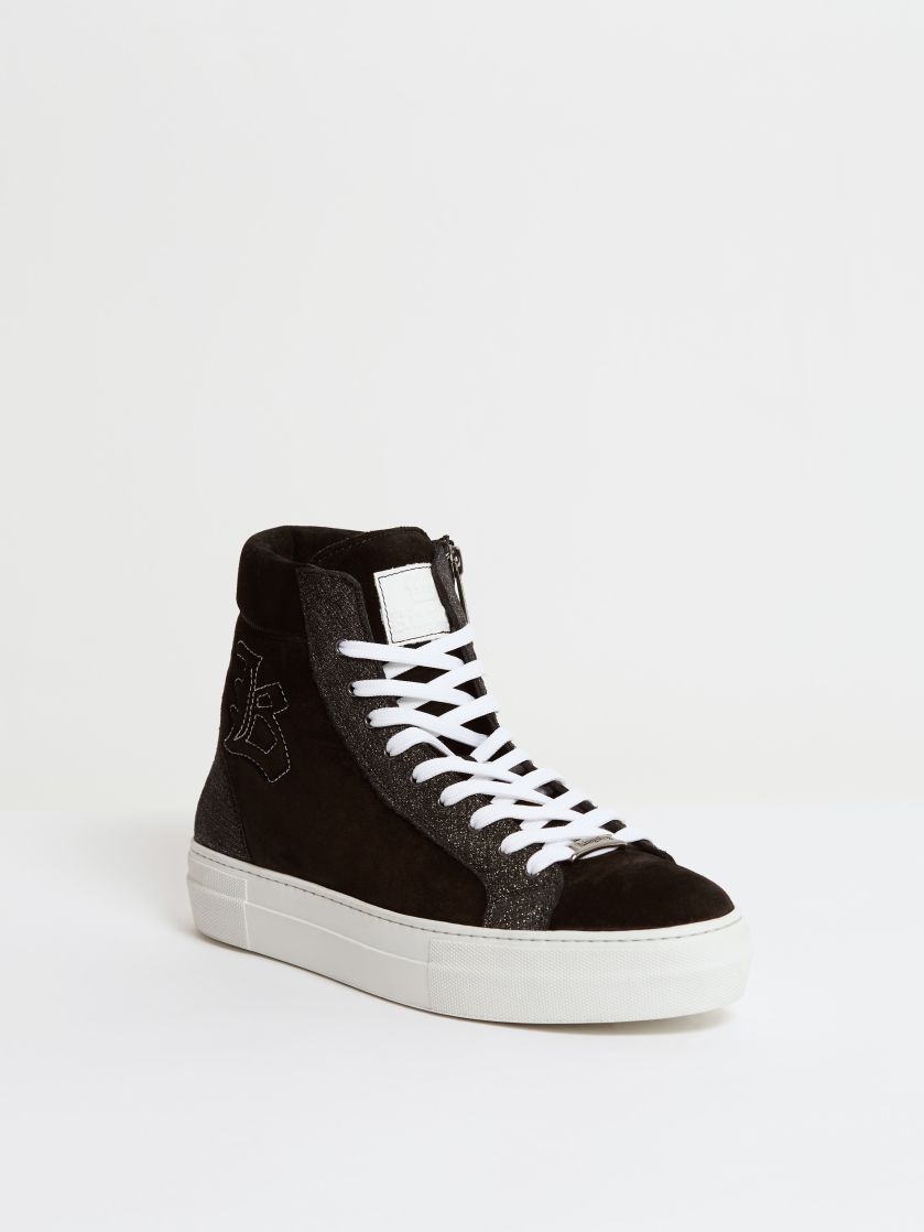 Kingsley Run Sneakers sensory black front view