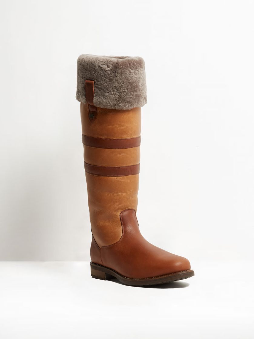 Kingsley Helsinki 01 Outdoorboots with taupe sheepskin gaucho chestnut gaucho brown front view