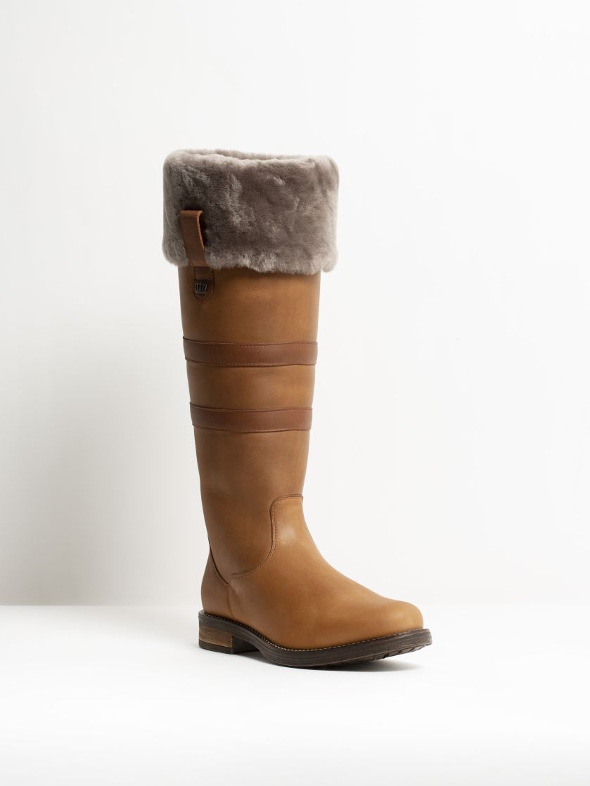 Kingsley Helsinki 01 Outdoorboots with taupe sheepskin gaucho brown gaucho chestnut front view