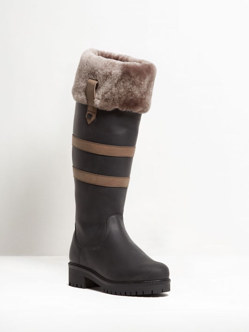 Kingsley Helsinki 02 Outdoorboot with Taupe Sheepskin gaucho black, gaucho grey front view